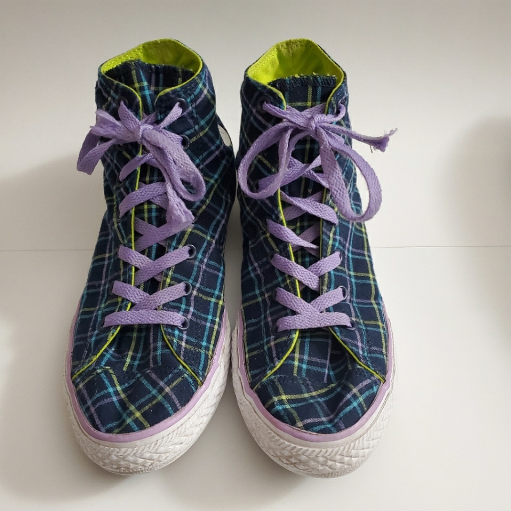Converse all star sneakers size 6
